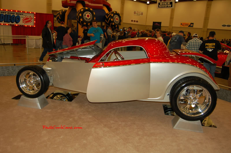 The 2009 World of Wheels Show in Chattanooga, Tennessee. On Jan. 9th,10, & 11th, Pictures by Ron Landry. This is one sleek custom ride, the whip of the year, bling bling too. One wild ride.