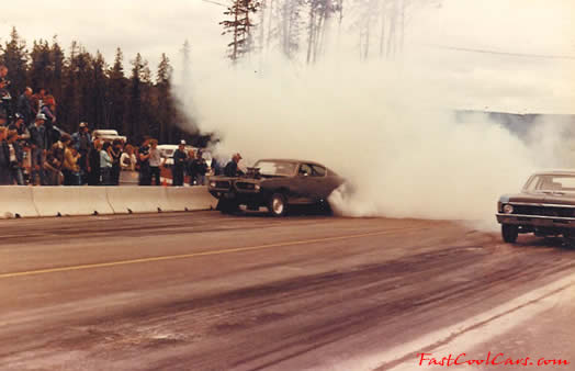 1968 Plymouth Barracuda burnout before racing
