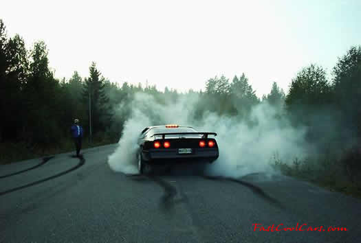 C4 Chevrolet Corvette Doing burnout, check out the posi marks on the road