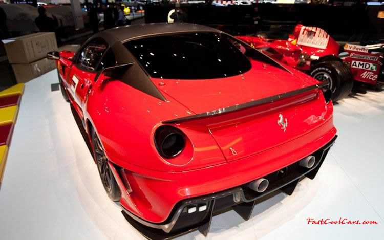 The Ferrari 599XX, on the other hand, is aimed at owners that want to experience Prancing Horse driving pleasure at its purest - in fact, Ferrari will be organizing a program of dedicated track events for it in 2010/2011.