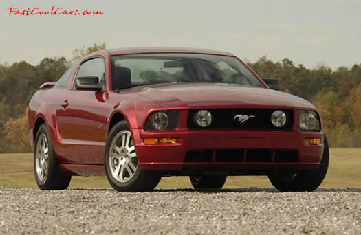 2005 Ford Mustang GT right front view