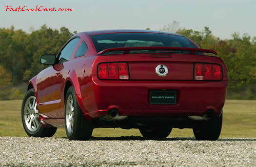 2005 Ford Mustang GT left rear view