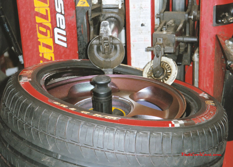 Custom Wheels and rims for the Cobra Mustang, changing colors.