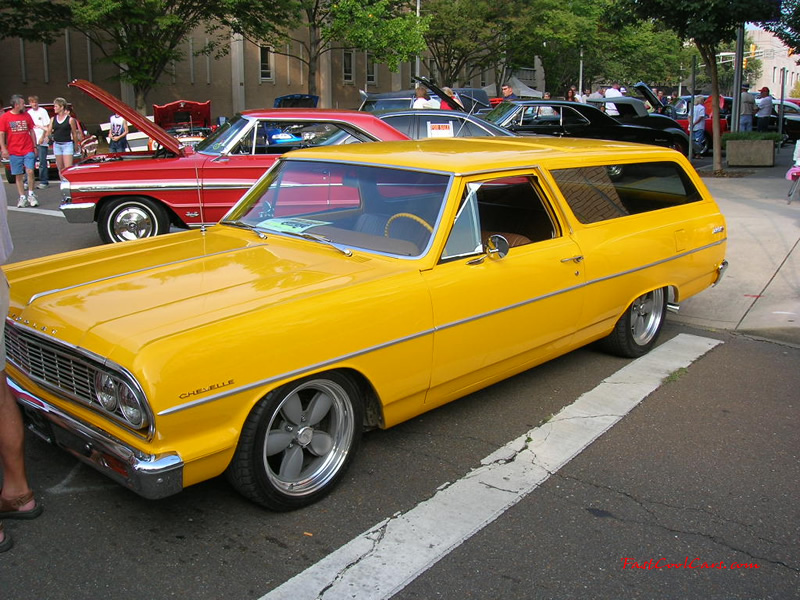 Cleveland, Tennessee Cruise-in August 28, 2005 - 2 door wagon, cool color