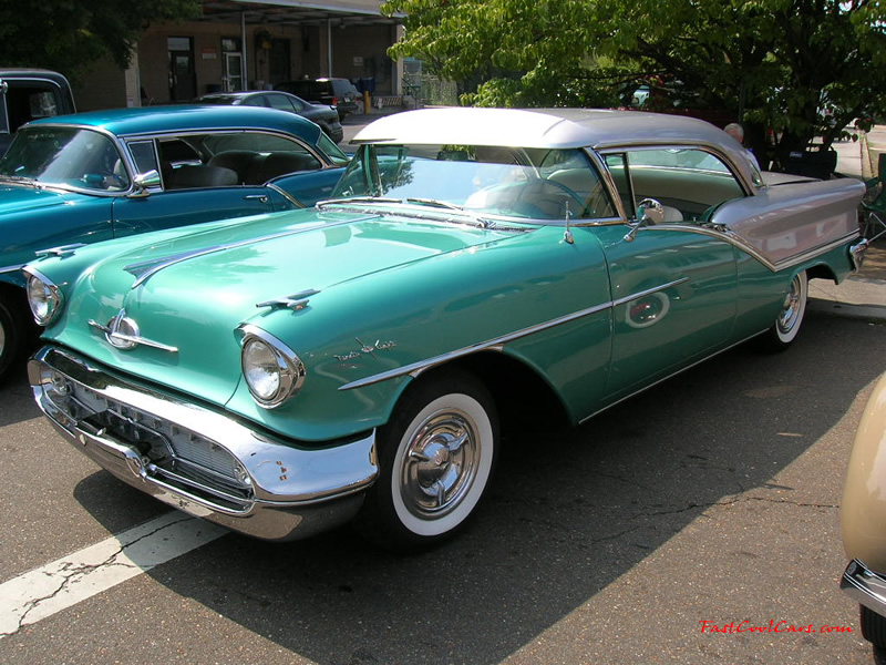 Cleveland, Tennessee Cruise-in August 28, 2005 - nice cool car