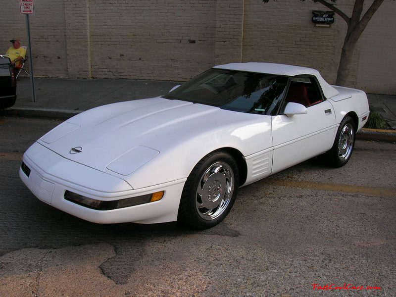 Cleveland, Tennessee Cruise-in August 28, 2005 - Convertible Chevrolet Corvette with fasctory chrome wheels
