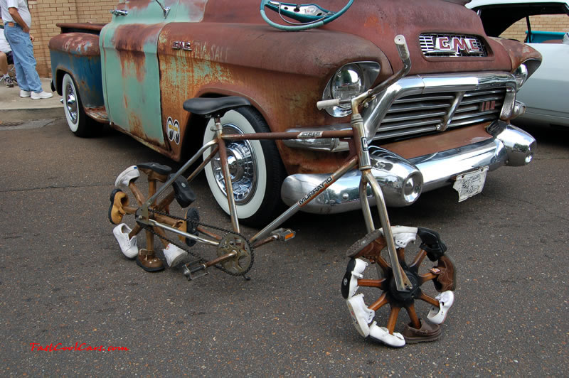 Cleveland, Tennessee - Cruise in, car show, 05-27-06  Fast Cool Cars - Custom Built Bike, Never seen another like it.