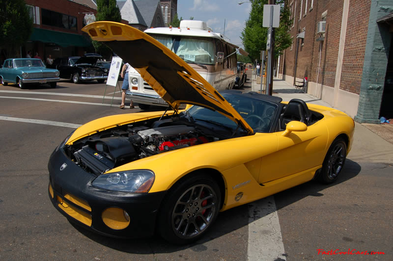Cleveland, Tennessee - Cruise in, car show, 05-27-06  Fast Cool Cars - Viper