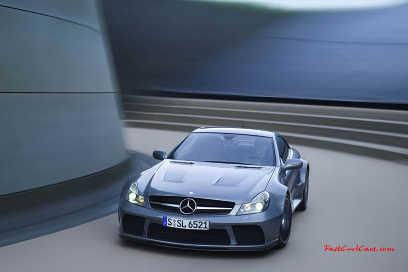 The new Mercedes SL65 AMG supercar comes with a twin-turbocharged 6.0-liter V12 developing 661hp (493kW) at 5,400 rpm and a heady 738 lb-ft (1,000Nm) of torque. This is 20hp (15kW) up on Mercedes� own SLR McLaren 722 edition supercar.