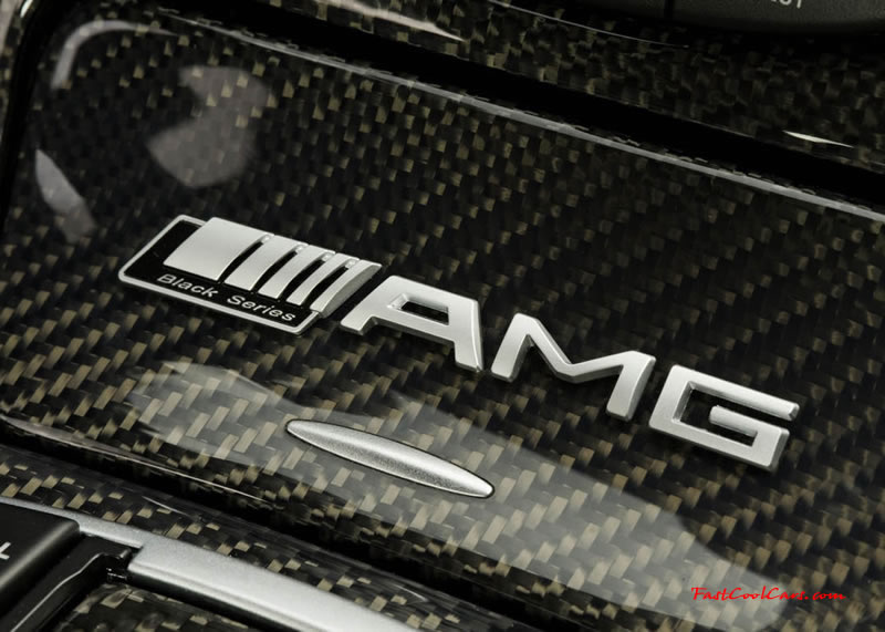 The new Mercedes SL65 AMG supercar comes with a twin-turbocharged 6.0-liter V12 developing 661hp (493kW) at 5,400 rpm and a heady 738 lb-ft (1,000Nm) of torque. This is 20hp (15kW) up on Mercedes� own SLR McLaren 722 edition supercar.