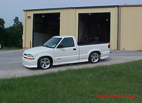 1999 Chevrolet Extreme pick-up with 18' chrome Ultras