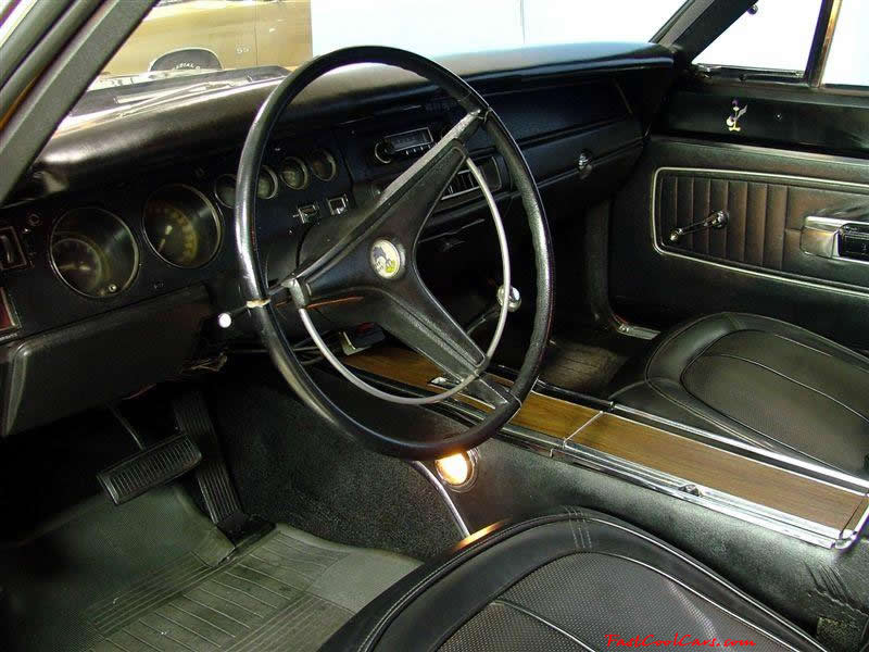 1970 Plymouth Roadrunner 440 6-Pack -Vitamin C Orange - Positive Traction Rear End - High Quality Restoration - Air Grabber Hood - Tic Tock Tach - Beep Beep Horn