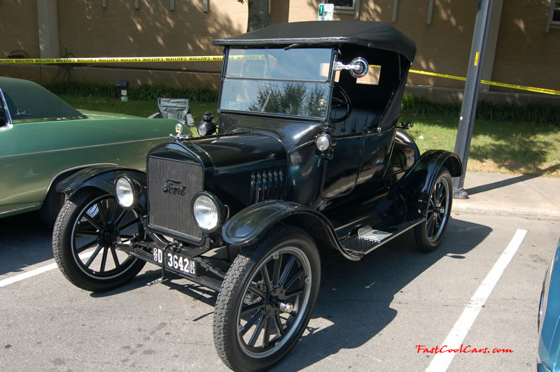 Cleveland Tennessee car shows and events with hot rods, antique cars, muscle cars, famous cars, rare cars, wild cars, fast cars, cool cars, rat rods, supercharged cars, turbo cars, motorcycles, trucks, low riders, chopped rides, new whips, old whips, and much more.