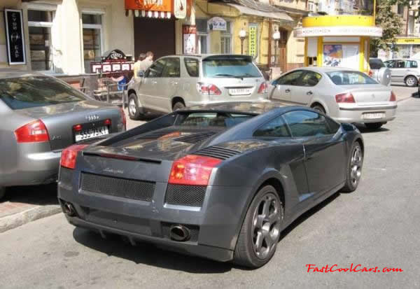 Very Fast Cool Exotic Supercar, looks like it can use a washing too.