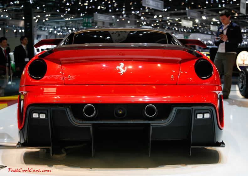 The Ferrari 599XX, on the other hand, is aimed at owners that want to experience Prancing Horse driving pleasure at its purest - in fact, Ferrari will be organizing a program of dedicated track events for it in 2010/2011.