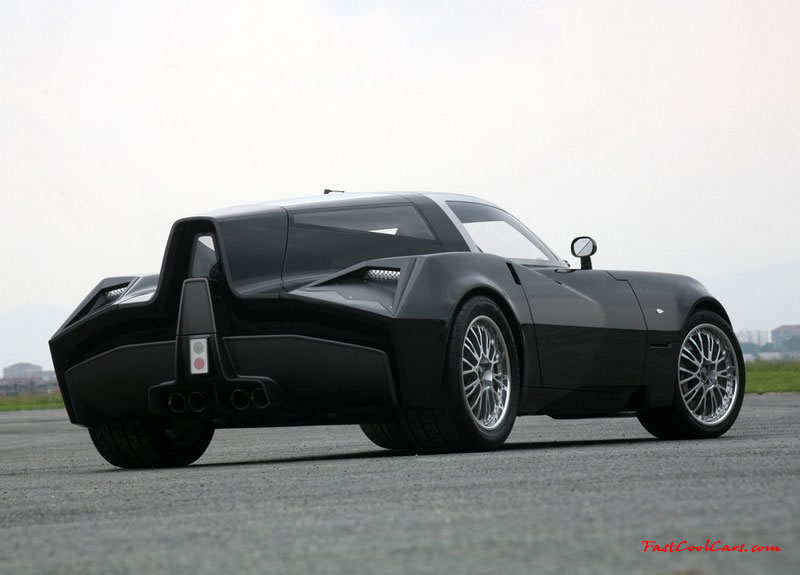 The Spada Codatronca chassis is based on that used in the Chevrolet Corvette, with suspension-systems, engine and other mechanicals enhanced by the tuning shop.
