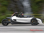 At the LA Auto Show Volkswagen has revealed the GX3, a three-wheeler concept capable of high performances and low fuel consumption. 