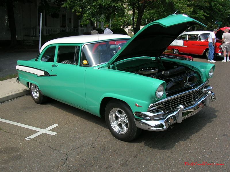 Cleveland, Tennessee Cruise-in August 28, 2005 - Classic crusier