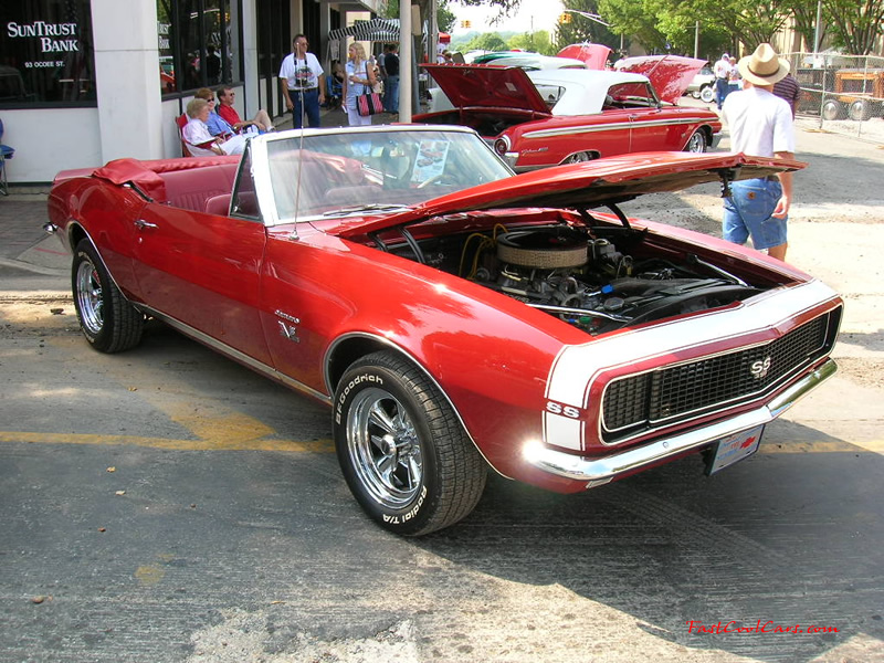 Cleveland, Tennessee Cruise-in August 28, 2005 - Classic convertible