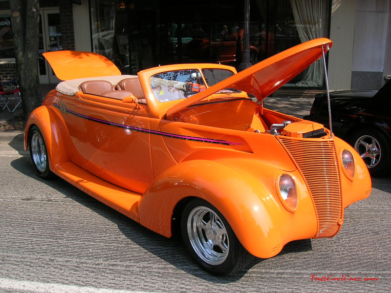 Cleveland, Tennessee Cruise-in August 28, 2005 - cool convertible streetrod