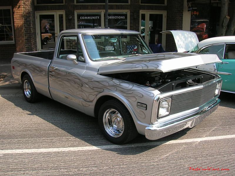 Cleveland, Tennessee Cruise-in August 28, 2005 - sharp pick-up with ghost flame job