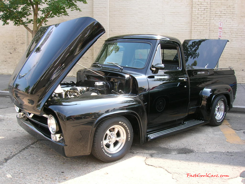 Cleveland, Tennessee Cruise-in August 28, 2005 - sharp pick up, clean and cool